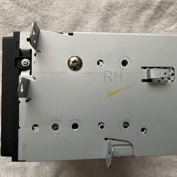 Alpine Double DIN Head Unit - Picture 4 of 5